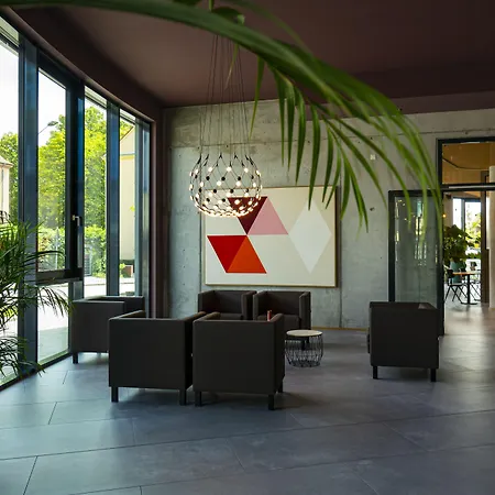 H24 Stadthotel Bernau فندق 3*