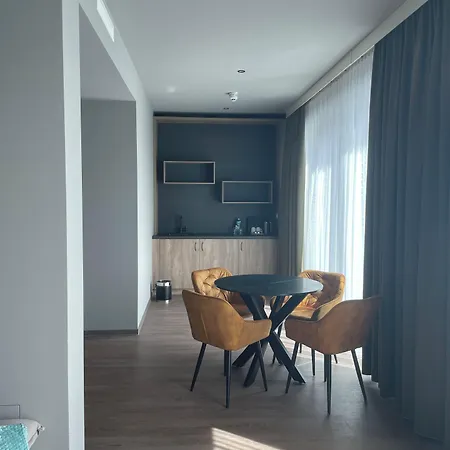 H24 Stadthotel Bernau فندق