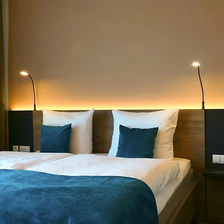 H24 Stadthotel Bernau מלון