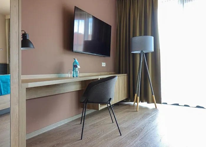 H24 Stadthotel Bernau מלון