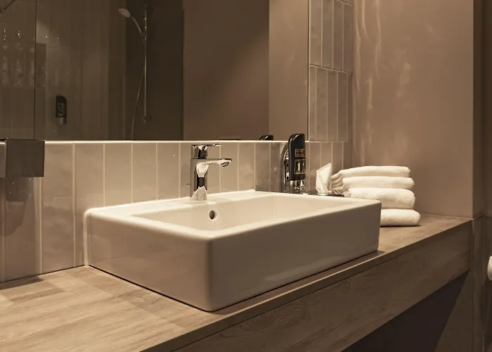 מלון H24 Stadthotel Bernau 3*