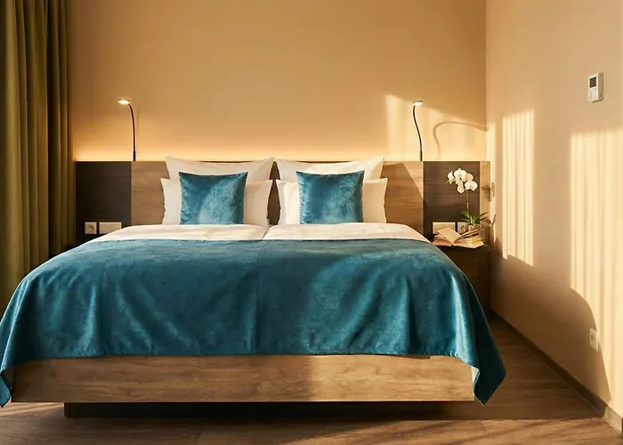 H24 Stadthotel Bernau 3*